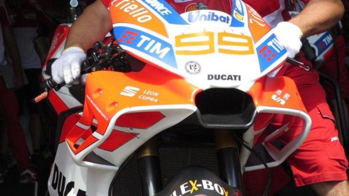Esta es la nueva y aparatosa cúpula de la Ducati de Jorge Lorenzo.-EMILIO PÉREZ DE ROZAS