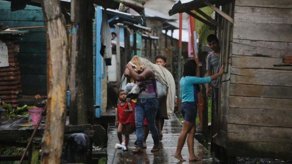 Evacuaciones en Nicaragua por el huracán Otto.-IAFP / NTI OCON