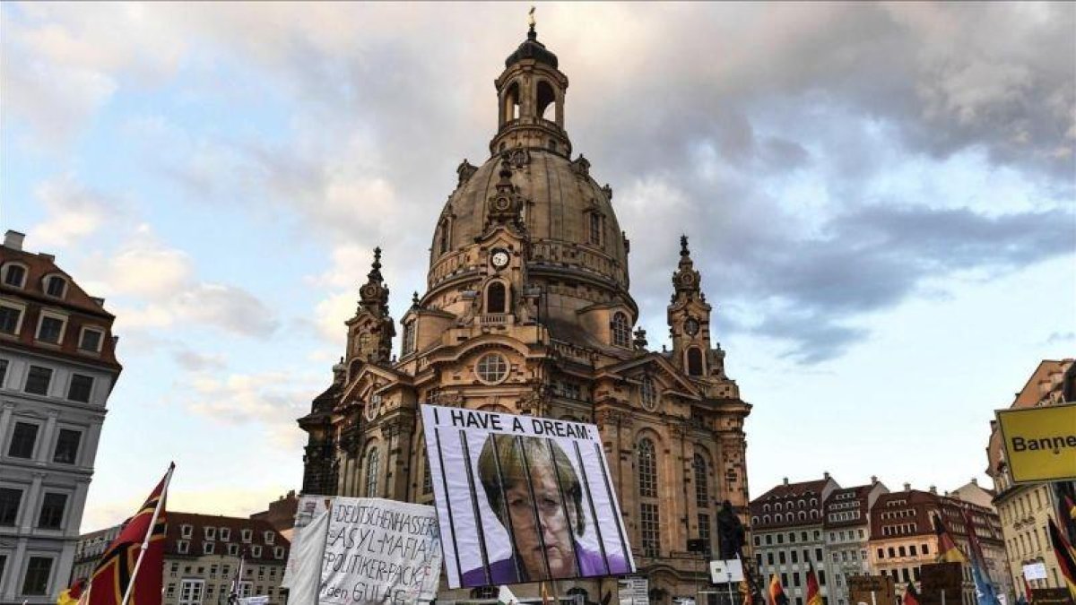 Manifestación de la extrema derecha alemana en Dresden el pasado mes de septiembre.-EFE / FILIP SINGER