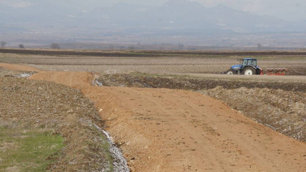 Las ayudas se destinan al arreglo de caminos rurales y accesos a campos de cultivo-G. G.
