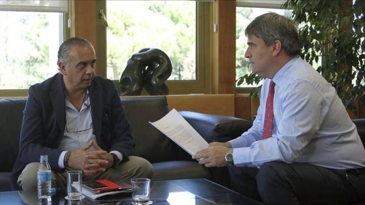 Sáez, izquierda, y Cardenal, en la reunión mantenida en el CSD.-EFE