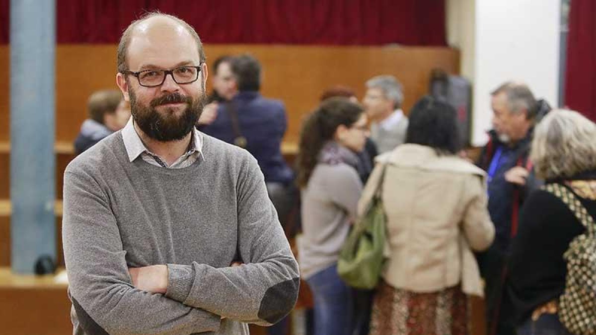 La asamblea de la Asociación Española de Directores de Coro aprobó ayer la nueva junta directiva con el madrileño Ramón Gil a la cabeza.-Raúl Ochoa