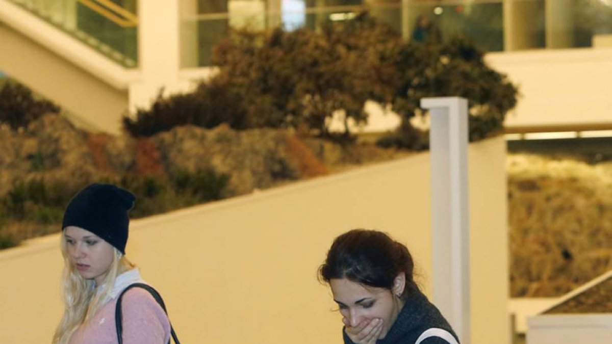 Dos visitantes en las instalaciones del Museo de la Evolución.-RAÚL G. OCHOA