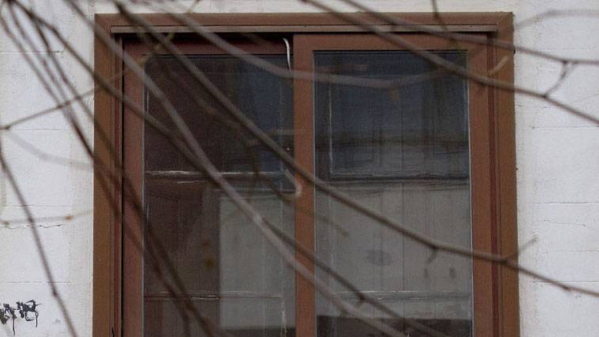 Cartel de alquiler en el balcón de una vivienda-RAUL G. OCHOA