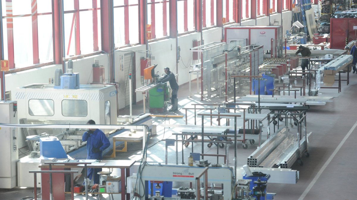 Patronal y sindicatos llegan a un preacuerdo de convenio. ISRAEL L. MURILLO