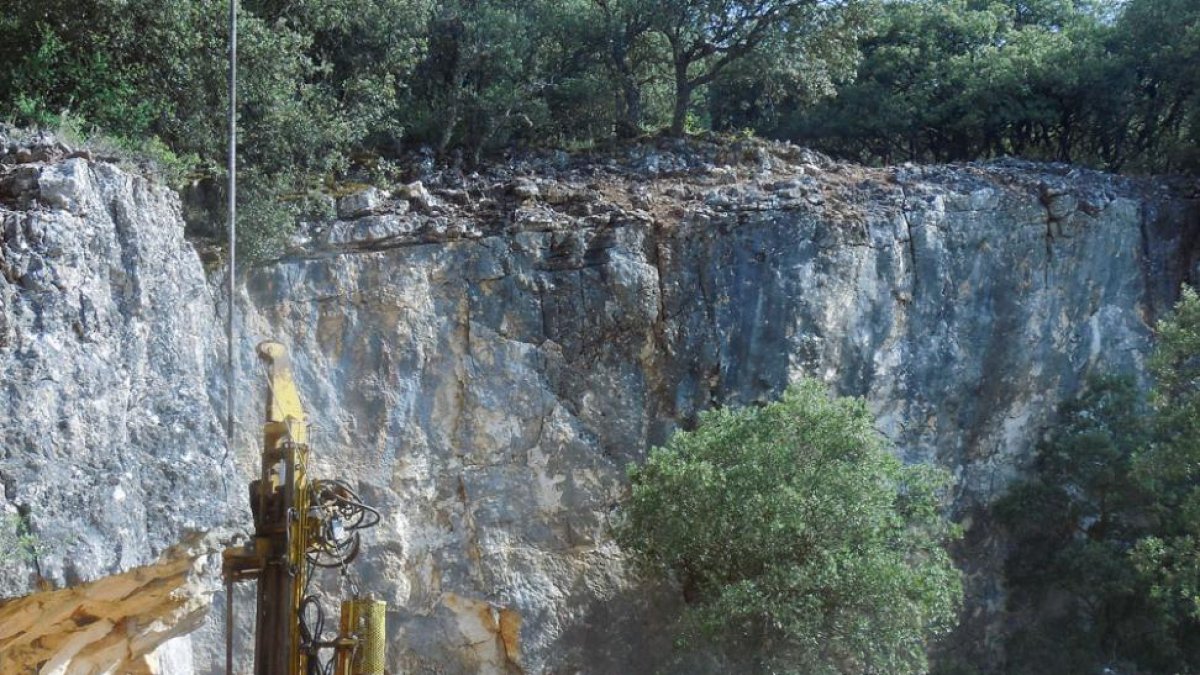 Trabajos de perforación mecánica realizados en Cueva Fantasma.-ECB