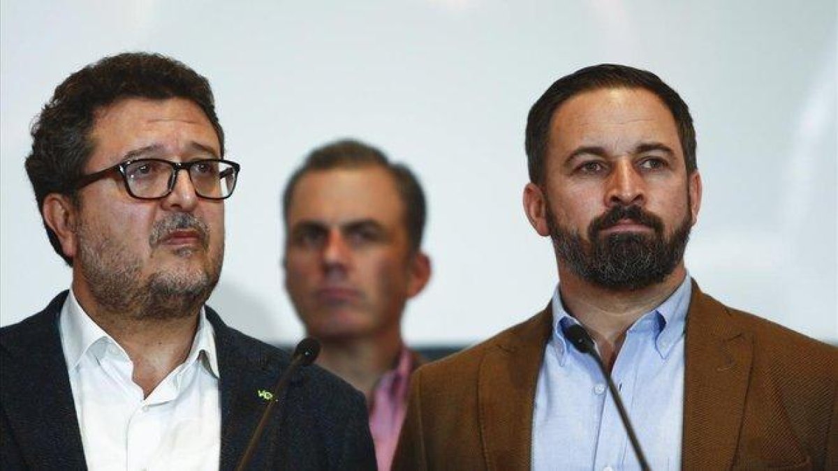 Francisco Serrano y Santiago Abascal, el pasado diciembre, en Sevilla.-JON NAZCA (REUTERS)