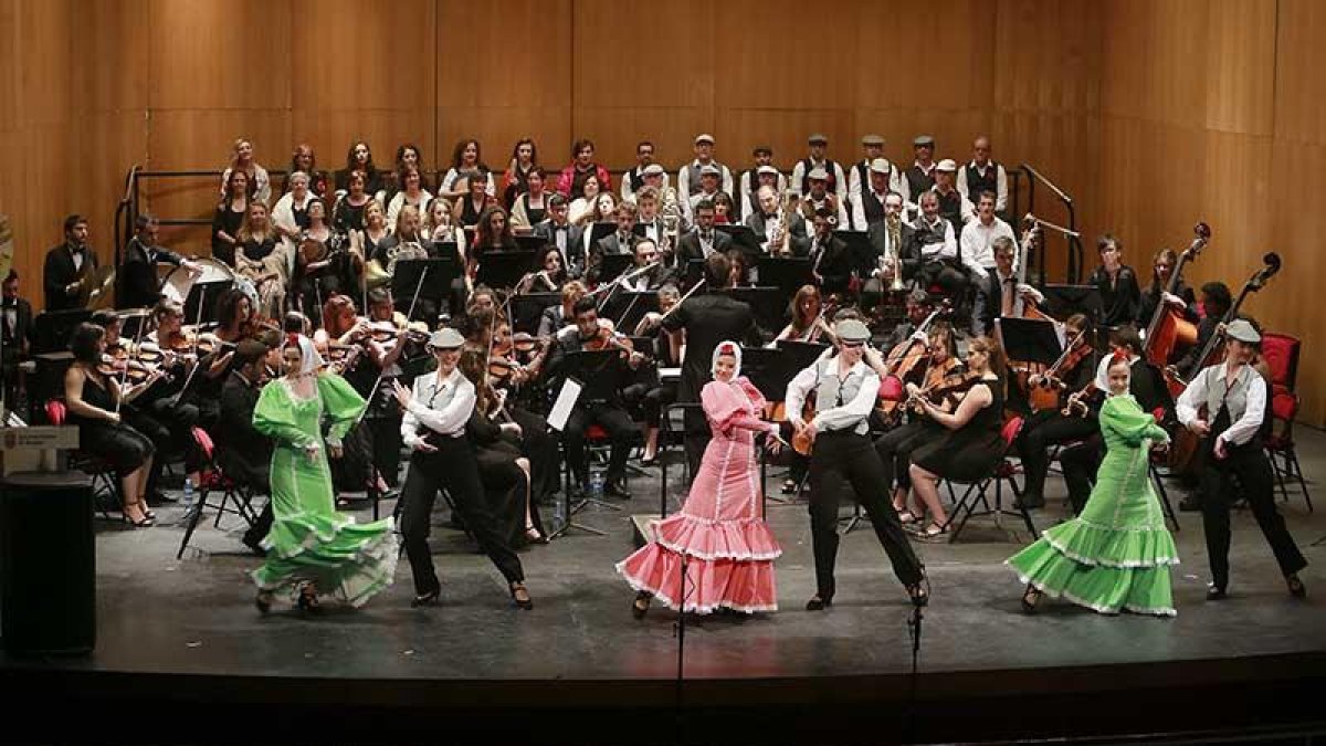 Tal y como se preveía, ‘La Verbena de la Paloma’ cosechó un notable éxito. De hecho, las entradas para las mejores localidades se agotaron con antelación.-RAÚL G. OCHOA