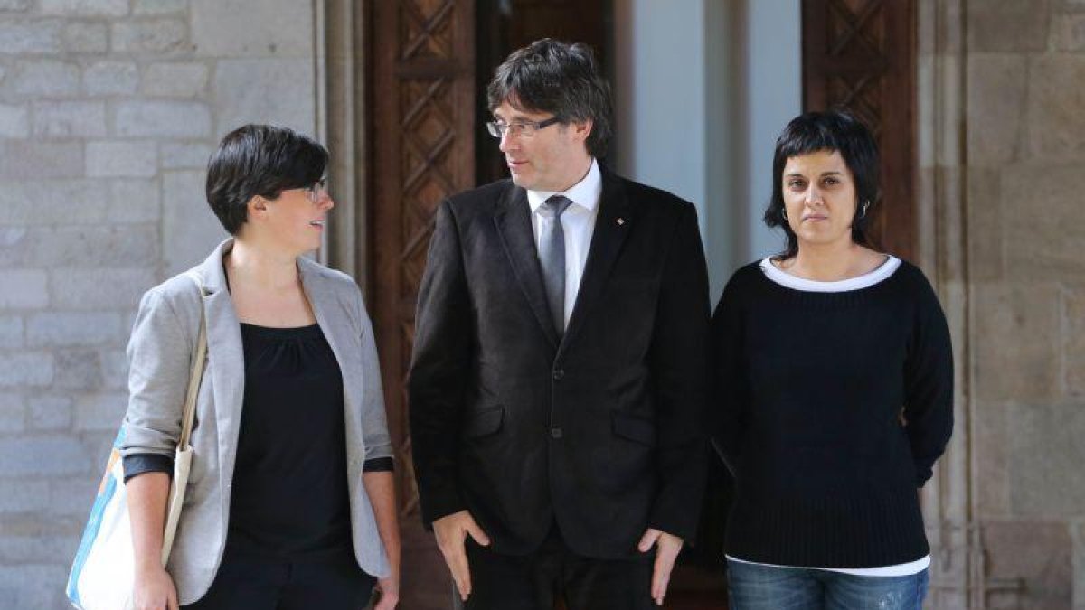 Las exdiputadas de la CUP Mireia Boya (izquierda) y Anna Gabriel (derecha), dos de las investigadas como miembros de la plana mayor del proceso independentista.-RUBEN MORENO GARCIA (ARCHIVO)
