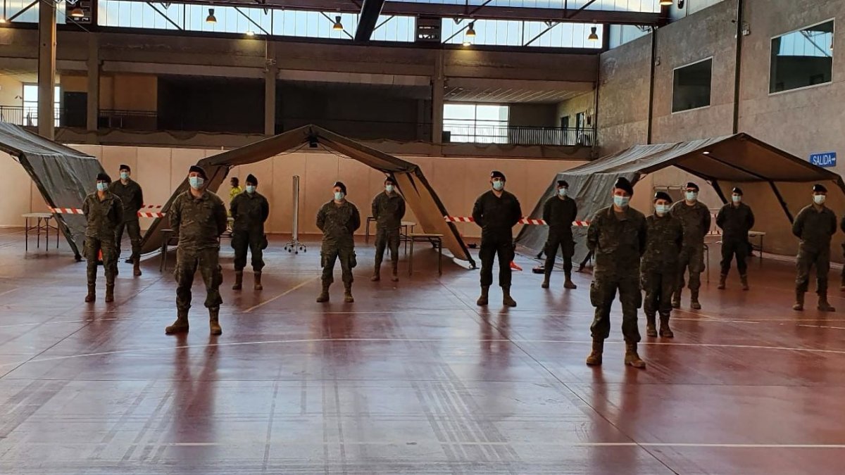 El Ejército se ha instalado ya en el recinto ferial de Aranda. L. V.