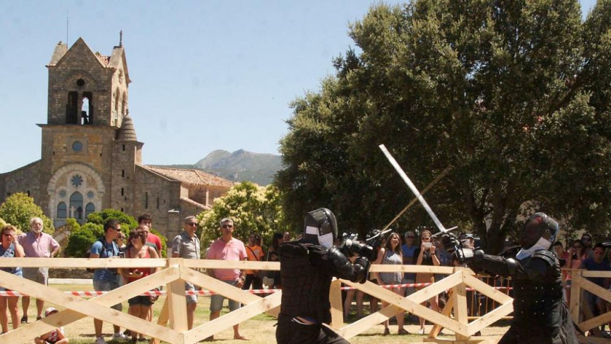 Los duelistas medievales se emplearon a fondo en el ‘campo del honor’ fredense.-G. G.