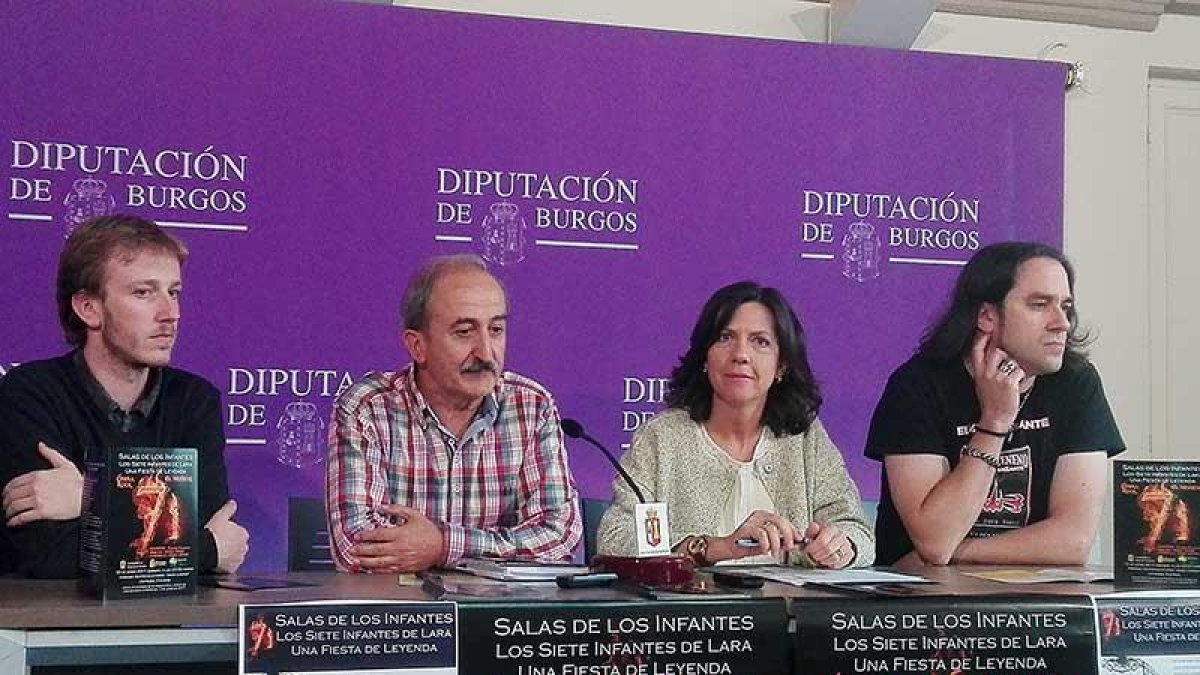 Álvar Camarero, Ramiro Ibáñez, Marta Arroyo y Cándido Cisneros durante la presentación de la ópera rock.-D.S.M.