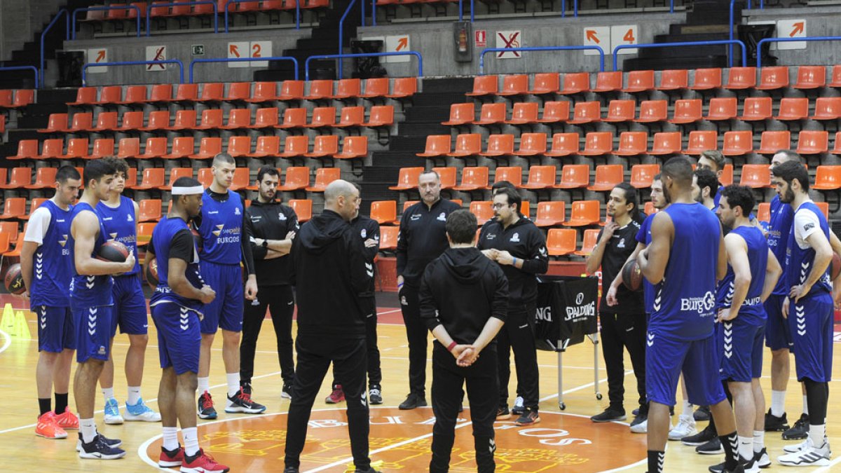 La plantilla se reunió ayer con los máximos responsables del club.