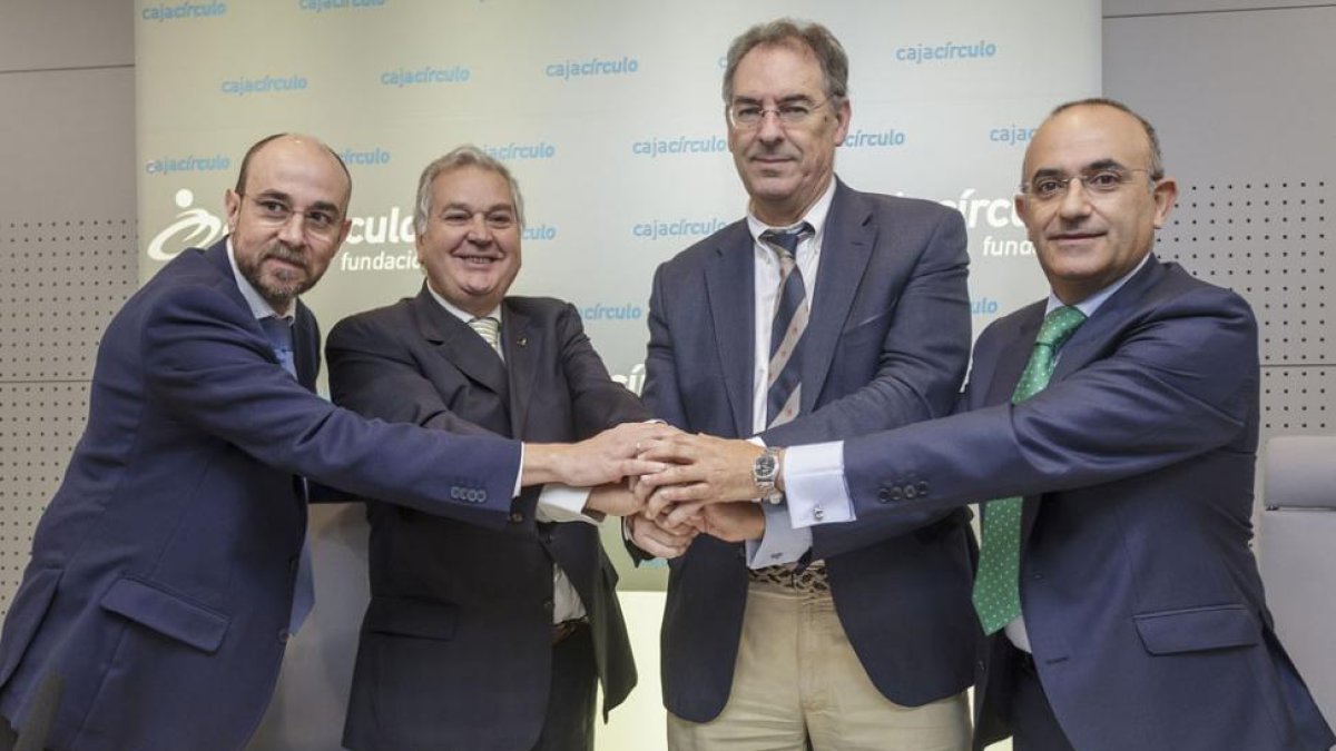 Fuentes (P. Hombre), Conde (F. Cajacírculo), Benavente (FAE) y Hernández (Ibercaja) renovaron ayer el acuerdo.-S. OTERO