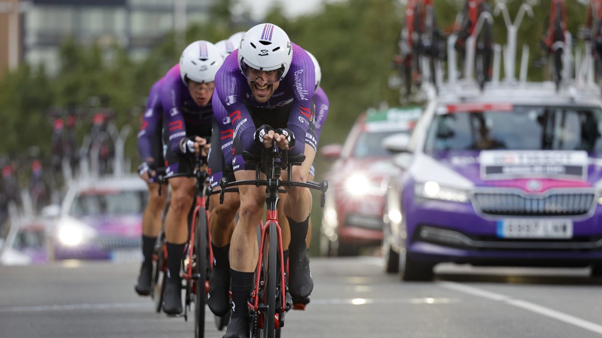 El Burgos BH disputa la contrarreloj por equipos de La Vuelta