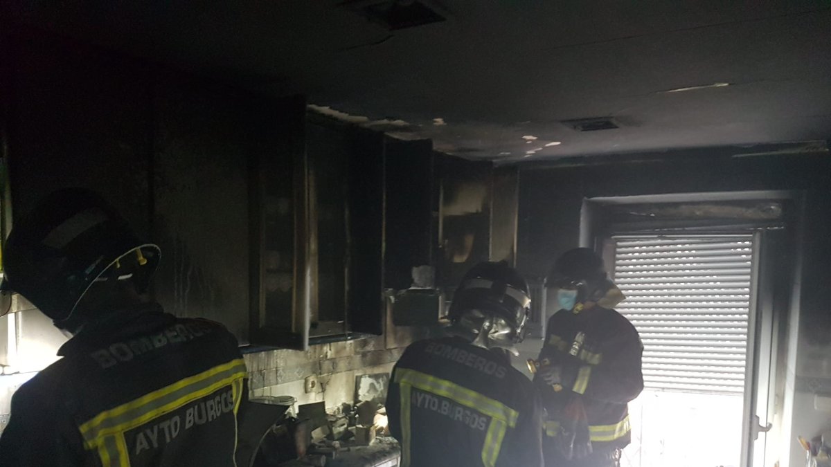 Los Bomberos intervienen en un incendio en una vivienda en Cavia. BOMBEROS DE BURGOS