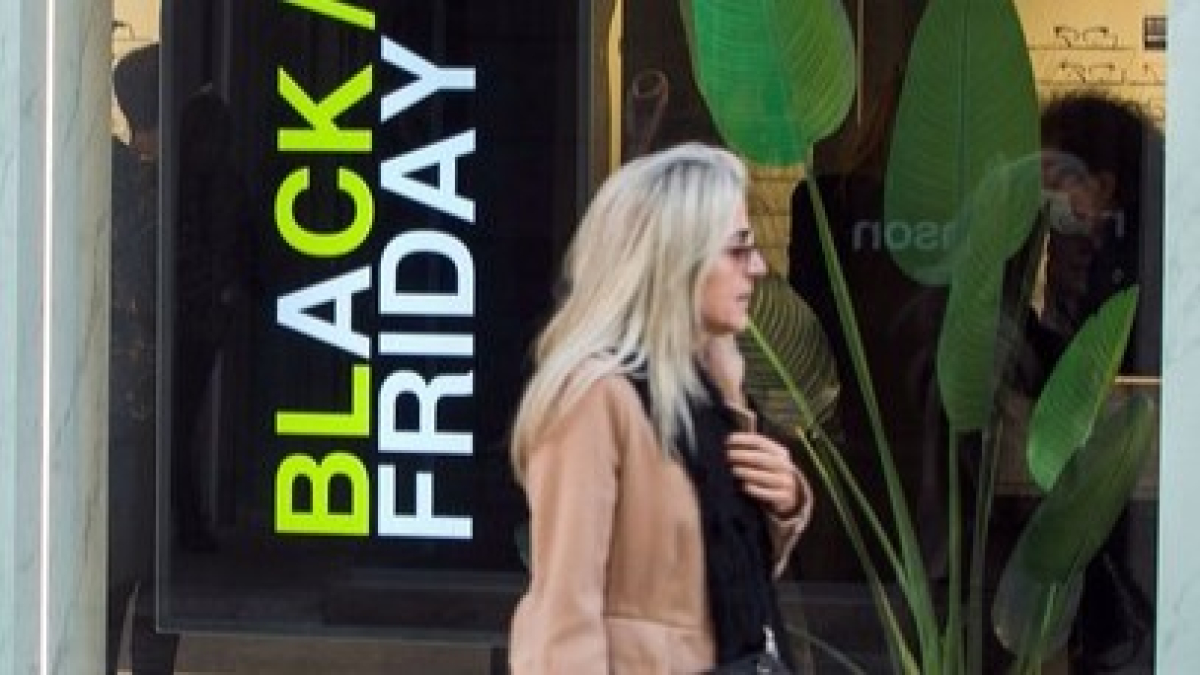El comercio físico también se apunta a la semana del Black Friday. TOMÁS ALONSO