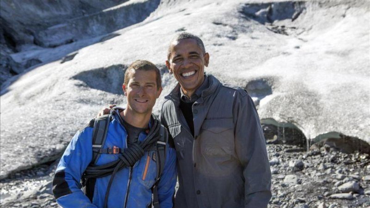 Barack Obama y Bear Grylls, protagonistas del programa especial que emite Discovery Max.-DEBORAH SCHILDT