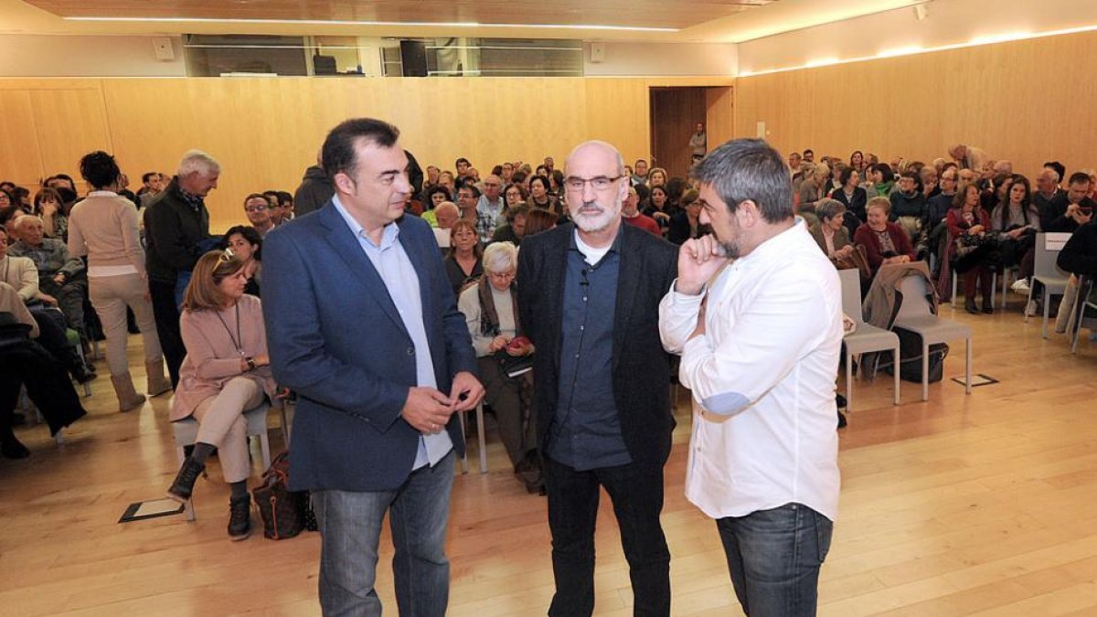 Encuentro de Fernando Aramburu, ayer en el MEH.-Israel L. Murillo