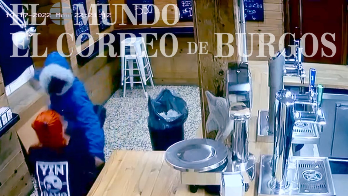 Imagen del atraco en un bar de la zona sur de Burgos captada por las cámaras de seguridad. ECB