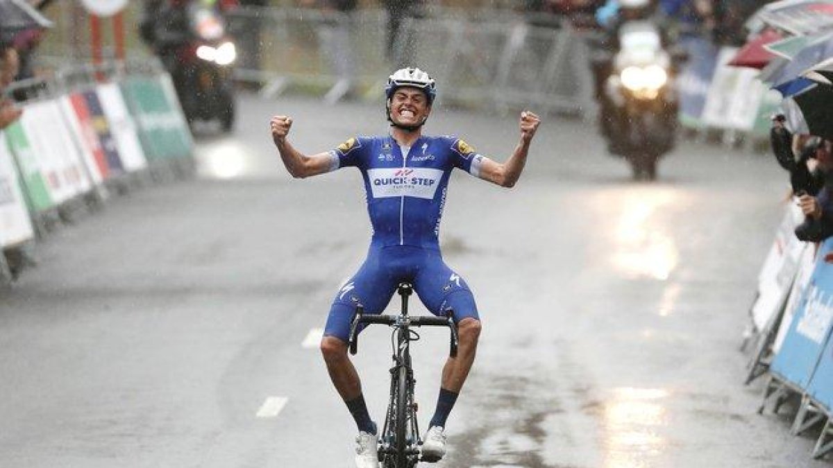 Enric Mas, con el uniforme del Deceuninck, su actual equipo.-MOVISTAR TEAM / LUIS ÁNGEL GÓMEZ / BETTINI