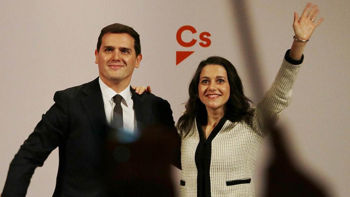 Ciudadanos, con Albert Rivera y su candidata a la presidencia de la Generalitat, Inés Arrimadas, participan en un mitin en Girona. Arrimadas promete ser la presidenta de todos los catalanes para devolver la serenidad tras el caos, dice, que sembró Puigdem-ACN