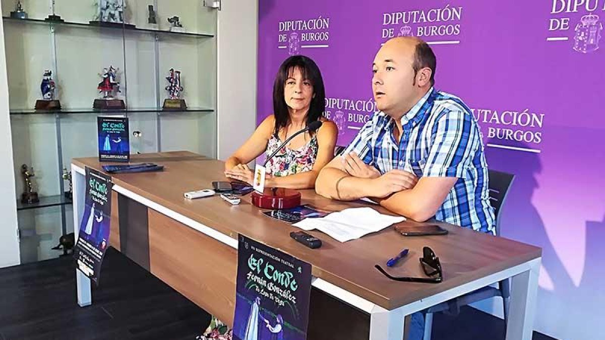 Inma Sierra y Borja Rosales invitaron a todos a acudir a la VII representación de ‘El conde Fernán González’-ECB