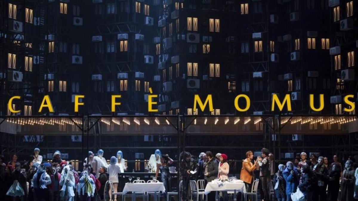 Escena de 'La bohème', de Puccini, en la moderna y suburbial versión de Àlex Ollé estrenada en Turín.-TEATRO REGIO
