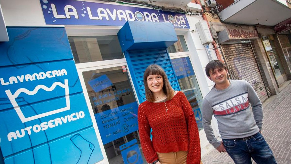 Mirella y Santi apostaron por un servicio esencial que no se prestaba en el barrio de Los Vadillos. SANTI OTERO