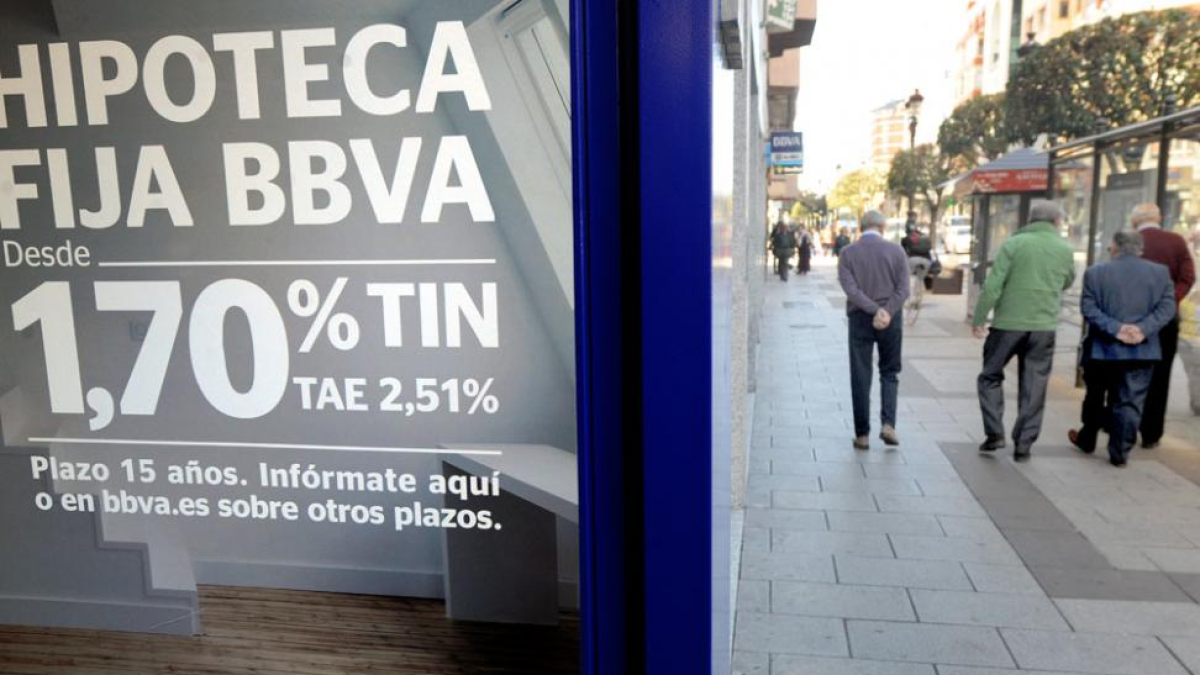 Cartel que publicita la hipoteca de una entidad bancaria.-ISRAEL L. MURILLO