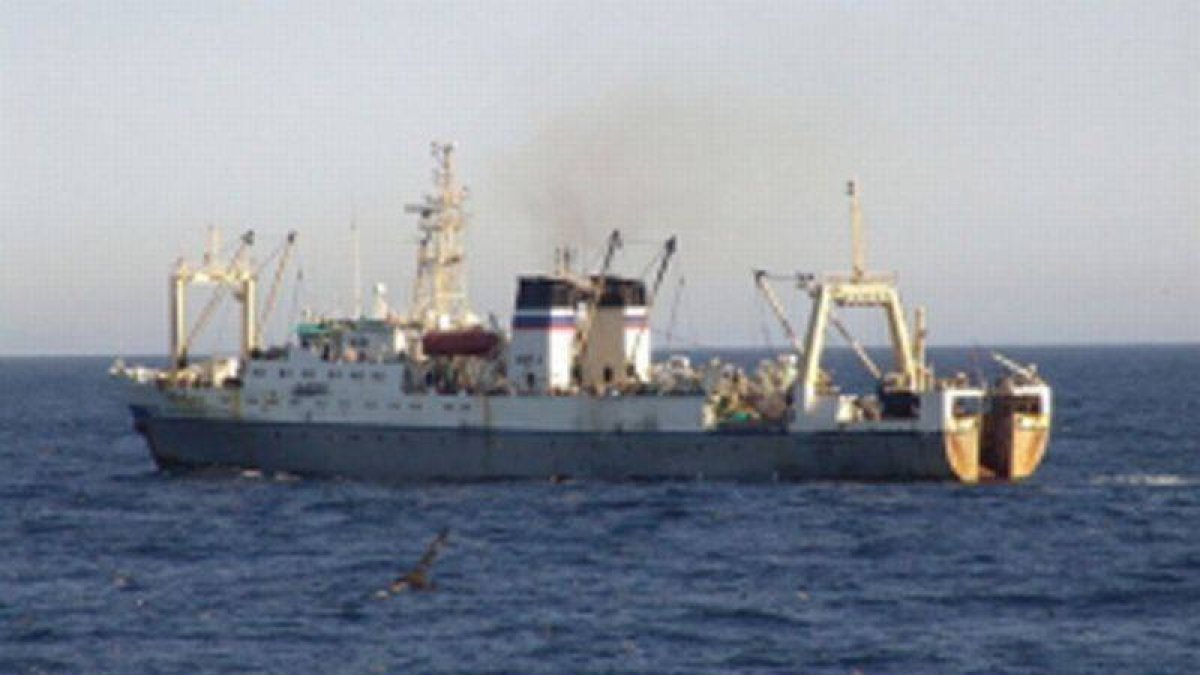 Un pesquero ruso como el que se ha hundido frente a la península de Kamchatka.-Foto: AP