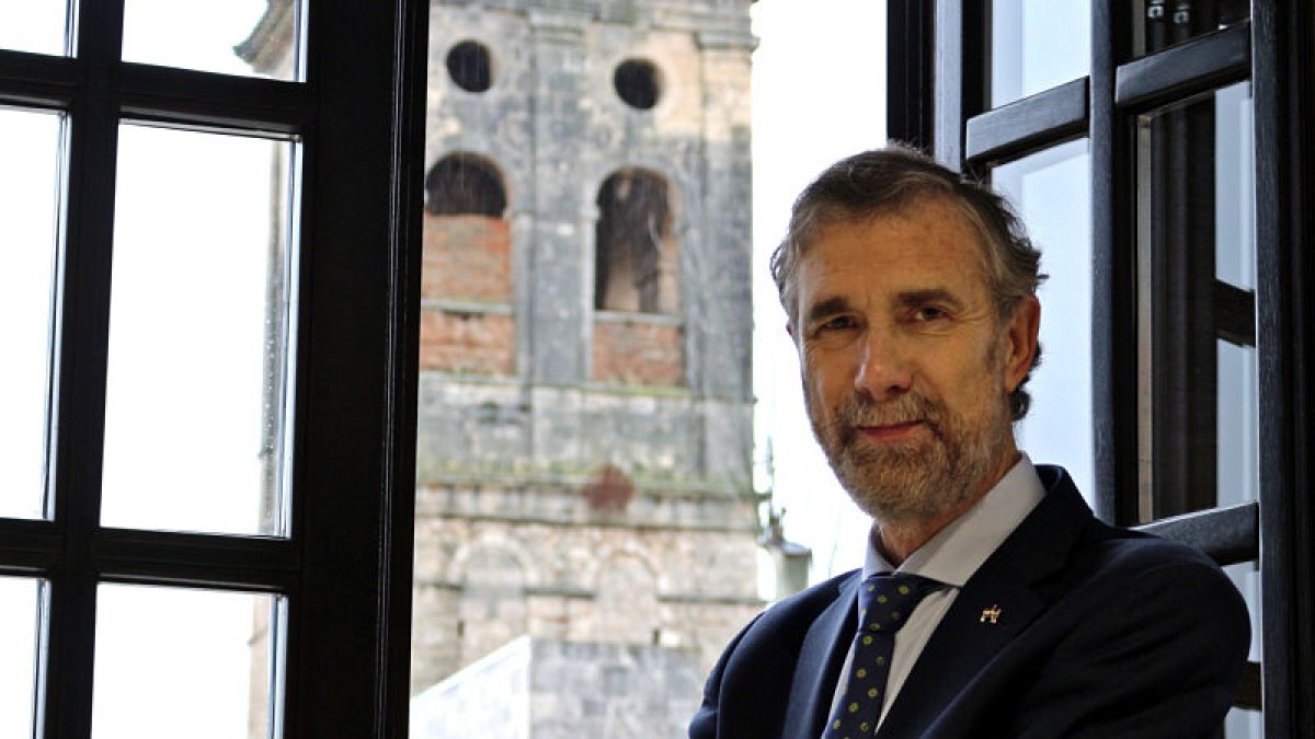 Rector de la Universidad, Manuel Pérez Mateos.