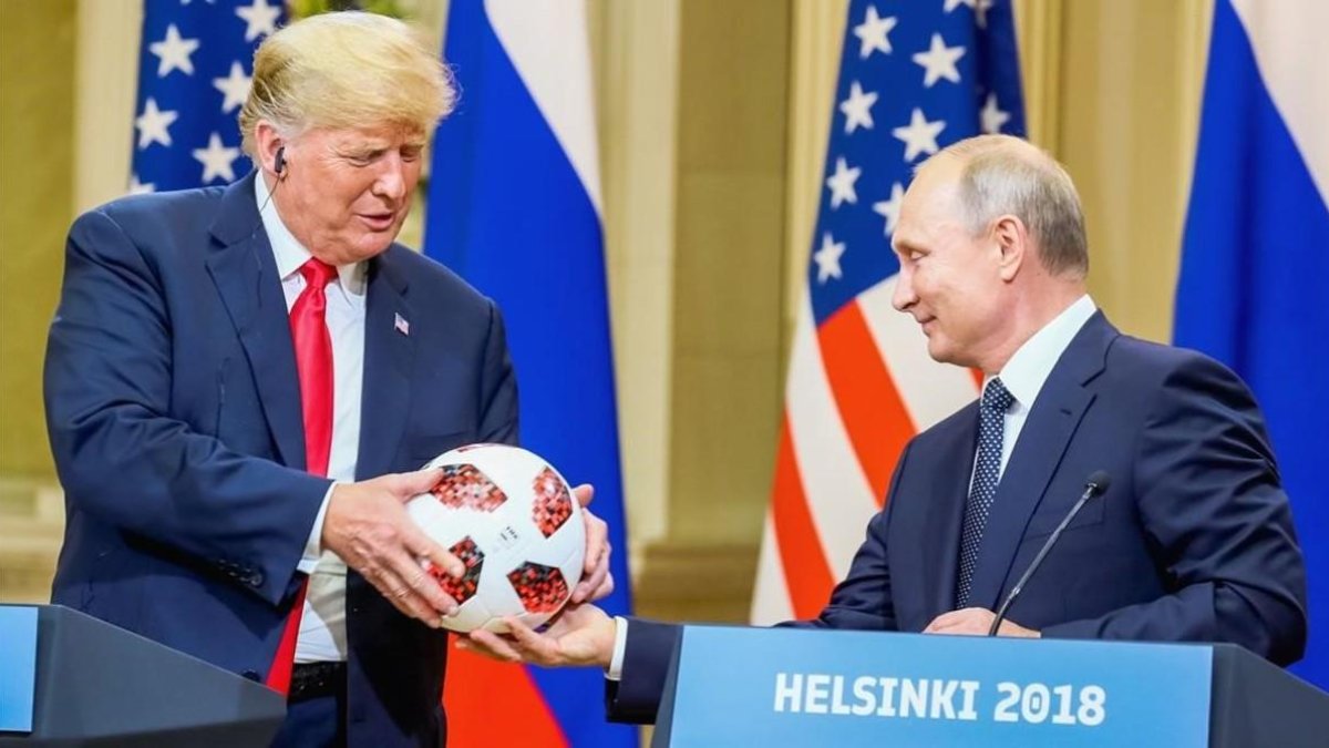 Trump y Putin, durante la rueda de prensa que concedieron tras su encuentro en Helsinki el pasado julio.-MAURI RATILAINEN (EFE)