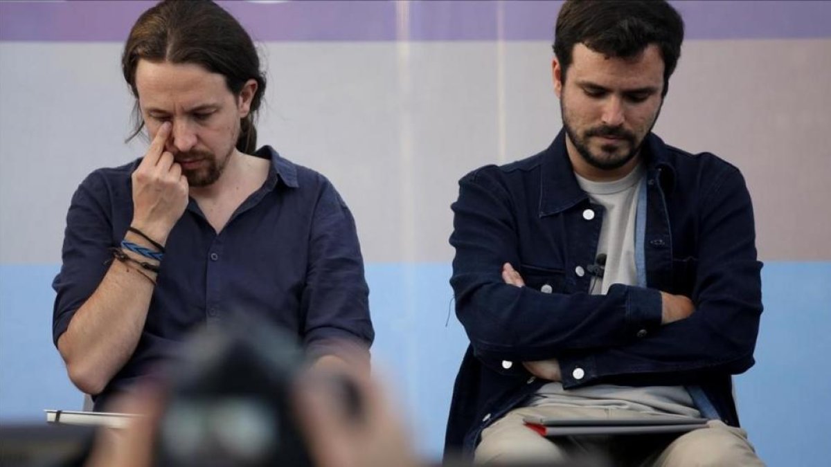 Alberto Garzón junto a Pablo Iglesias.-JOSE LUIS ROCA