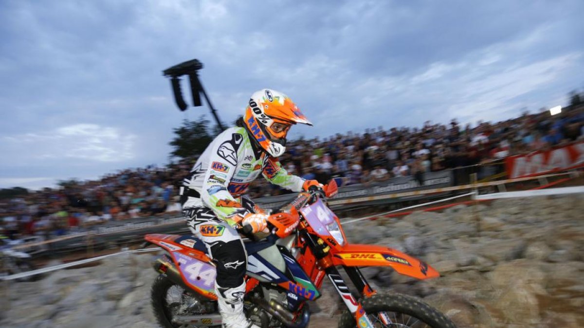 Laia Sanz, durante la primera jornada del GP de Francia de Enduro.-KH7 SPORT