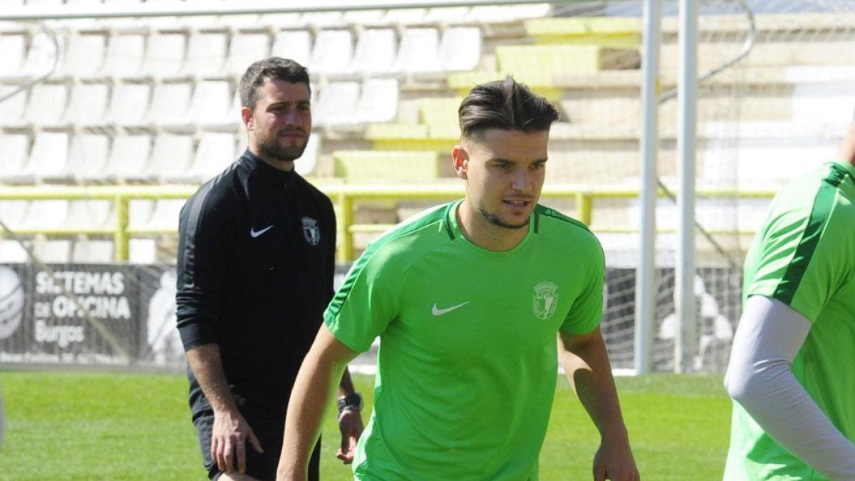 Dan Ojog en su primer entrenamiento como blanquinegro.-ISRAEL L. MURILLO