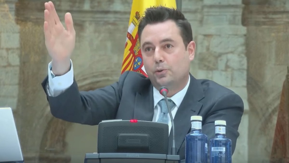 El alcalde de Burgos, Daniel de la Rosa, durante el pleno municipal. ECB