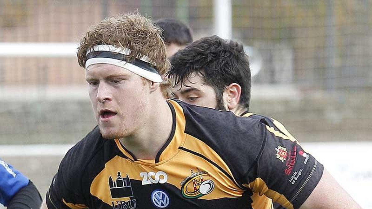 Snyman progresa con el oval durante un partido.-SANTI OTERO