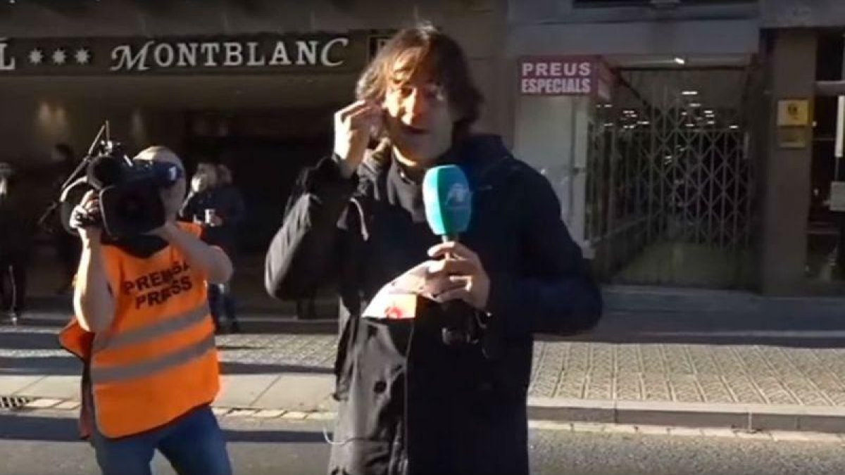 El periodista Cake Minuesa, después de la agresión.-INTERECONOMÍA