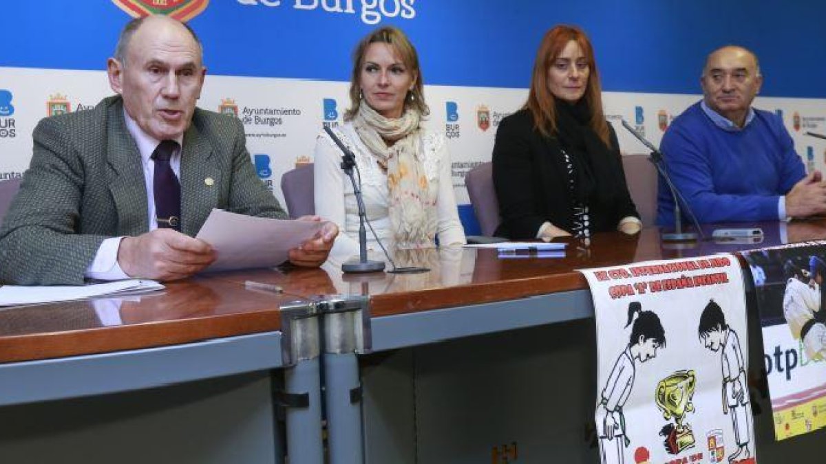De izquierda a derecha, Vicente Zarza, Lorena de la Fuente, Esther San Miguel y Julio Calleja.-RAÚL G. OCHOA