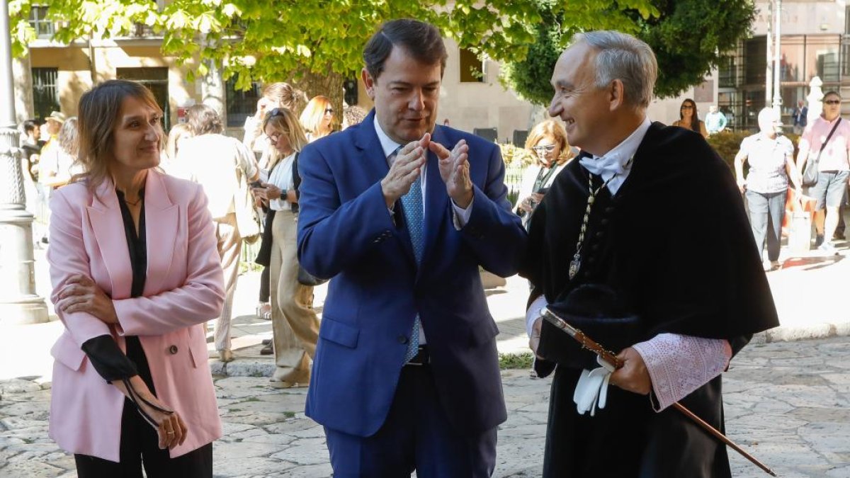 JUAN MIGUEL LOSTAU. 16/07/2022. VALLADOLID. COMUNIDAD DE CASTILLA Y LEÓN. INCIO DEL CURSO ACADÉMICO DE LA UNIVERSIDAD. CON LA PRESENCIA DEL PRESIDENTE DE LA JUNTA. ALFONSO FERNÁNDEZ MAÑUECO Y EL RECTOR ANTONIO LARGO CABRERIZO.