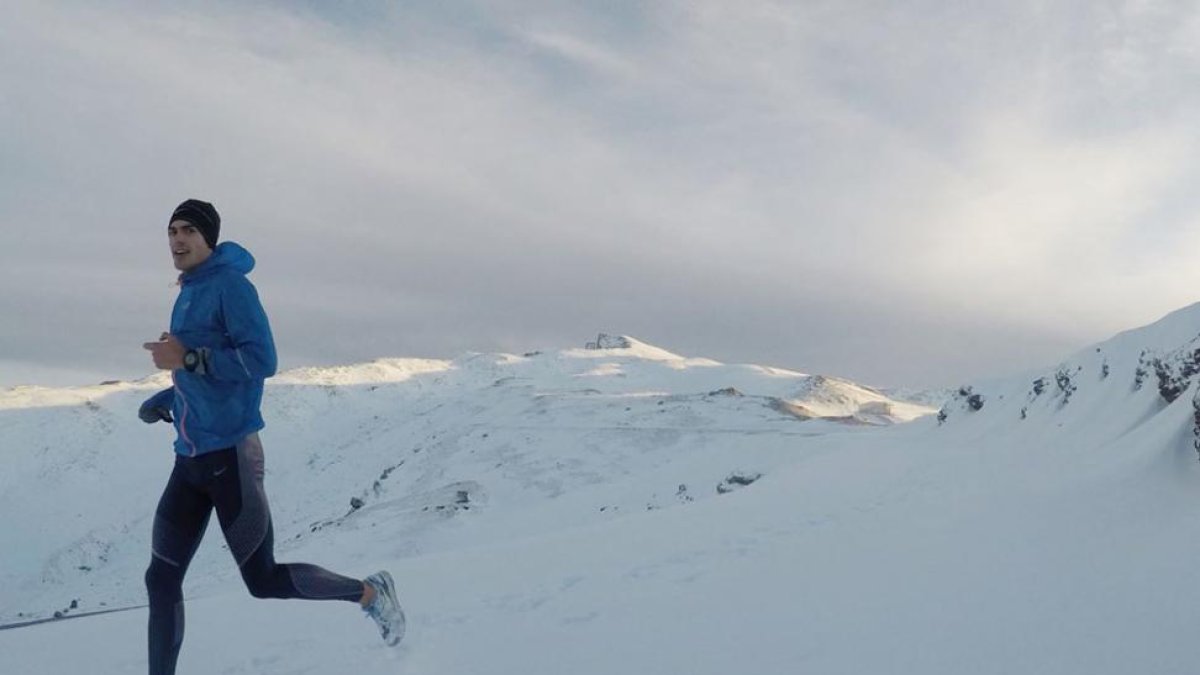 Dani Arce durante un entrenamiento en las faldas del Veleta (Sierra Nevada)-ECB