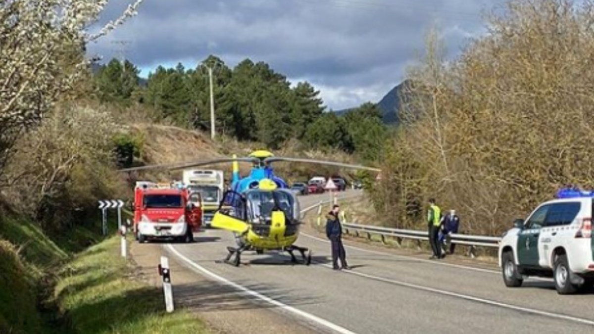 Imagen de los servicios de emergencia en el accidente registrado en Oña. @112cyl