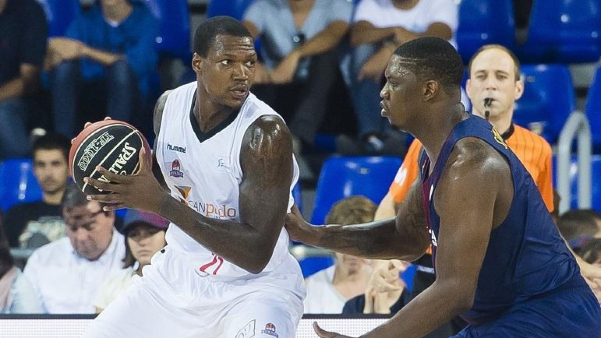 Thompson postea ante Seraphin.-ACB PHOTO