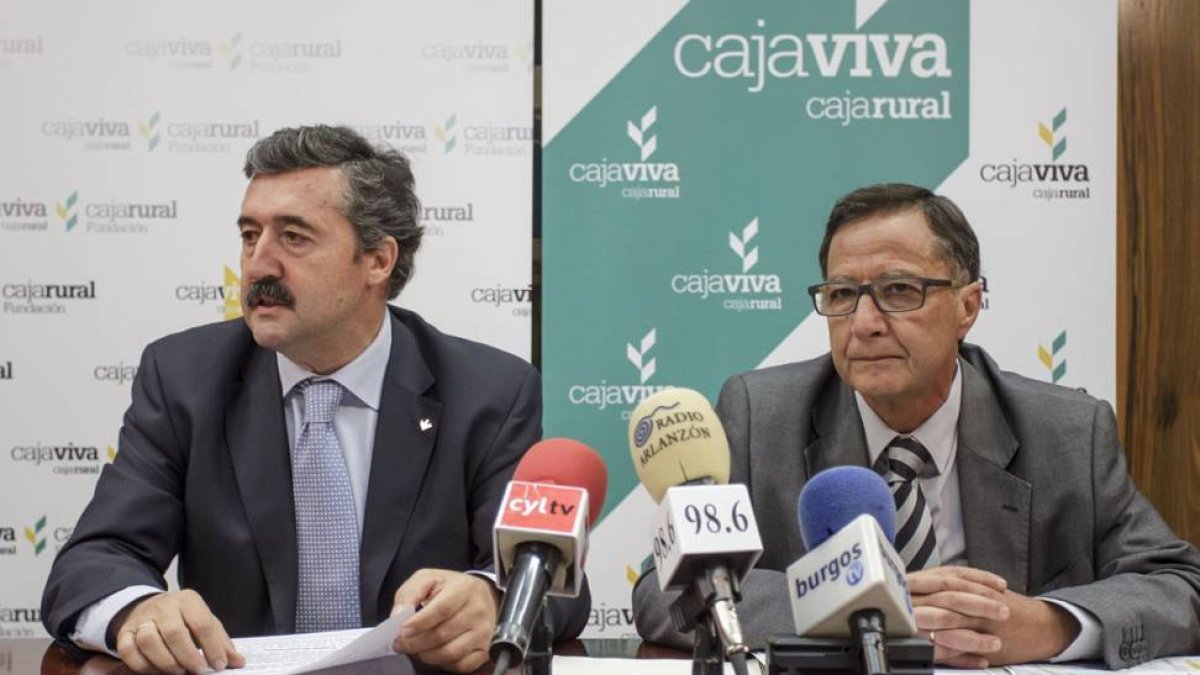 Fisac (izq.) y Garzón (dch.) durante la presentación de la XV Jornada de Cooperativismo que se celebra hoy.-S. O.