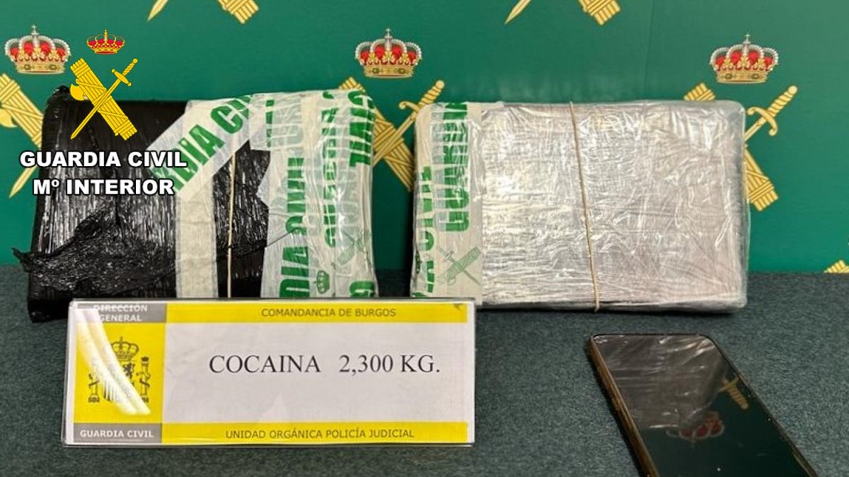 Material incautado a los dos detenidos. GUARDIA CIVIL