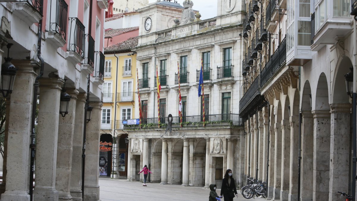 Perspectiva del Ayuntamiento de Burgos desde la calle Sombrerería. RAÚL G. OCHOA