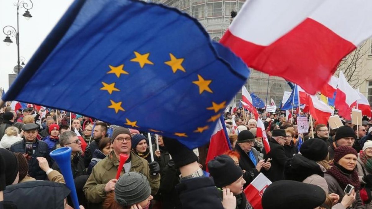 Aspecto de la manifestación contra el Gobierno en Varsovia.-AP / CZAREK SOKOLOWSKI