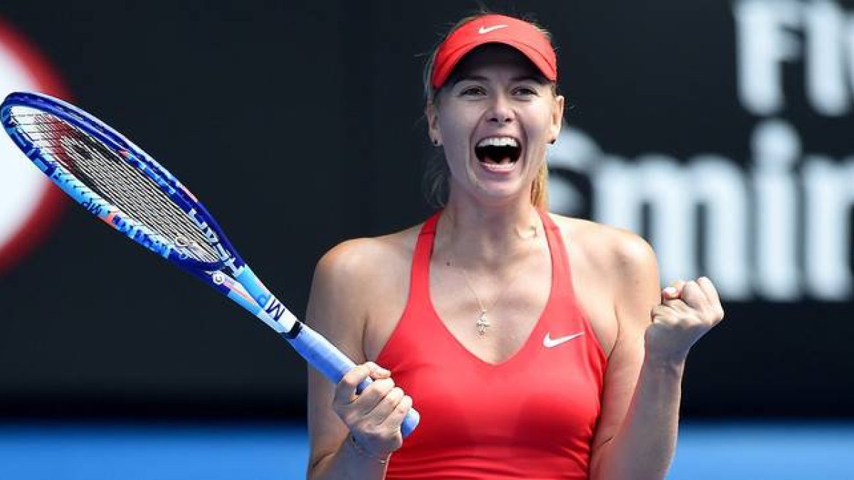 Maria Sharapova, eufórica tras vencer a Ekaterina Makarova en semifinales del Abierto de Australia, en Melbourne.-EFE