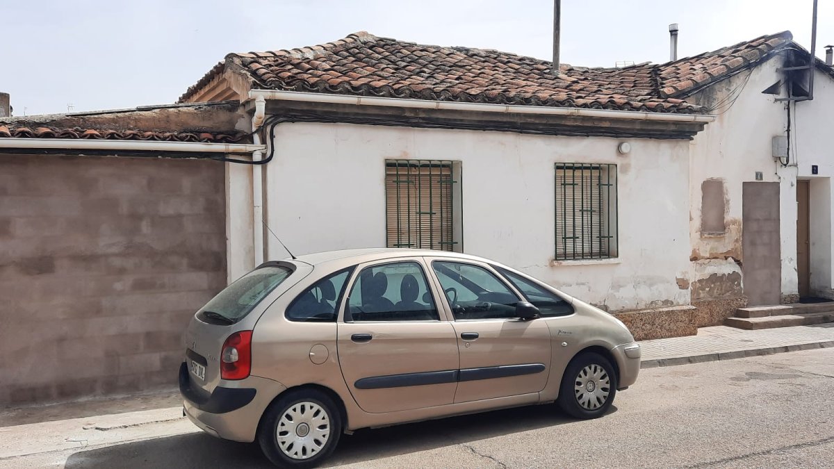 La familia ha optado por tapiar la casa hasta que reinicien las obras de rehabilitación